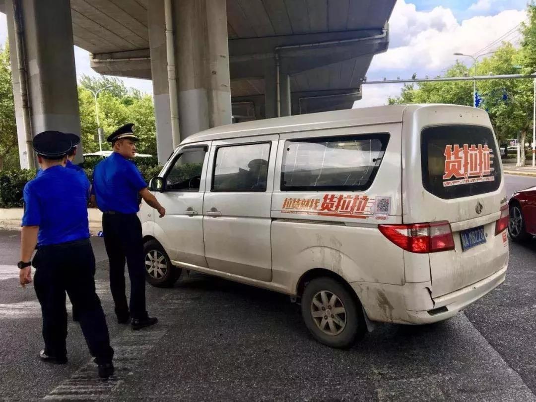 汽车车身上张贴广告的形式都违法吗？