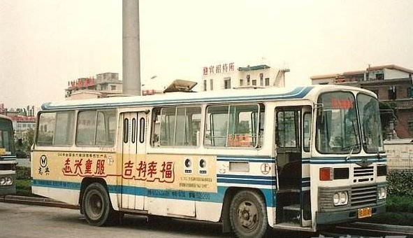 细数40多年来，中国公交车身广告进化史