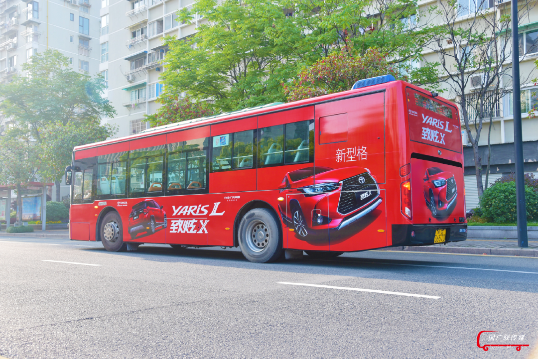 细数40多年来,中国公交车身广告进化史