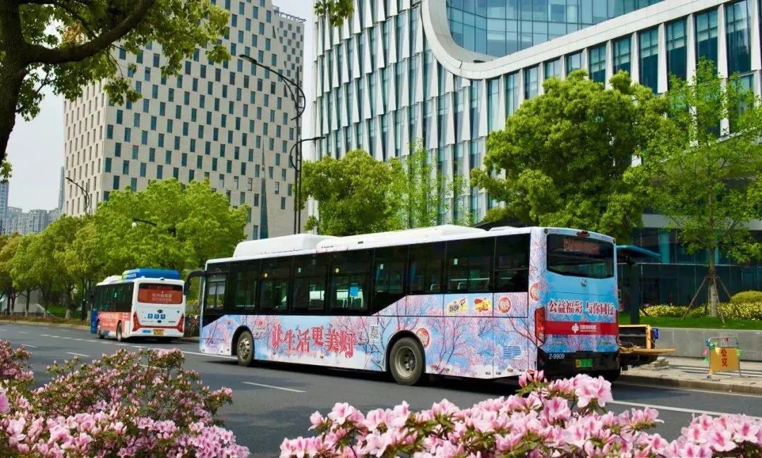 武汉公交车身广告投放7大技巧,能让大众记住的车体广告